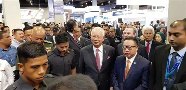中国无人机代表团获马来西亚总理点赞！
